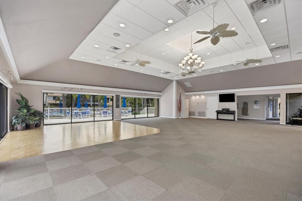 Activo con contrato: $649,900 (3 camas, 2 baños, 1741 Pies cuadrados)