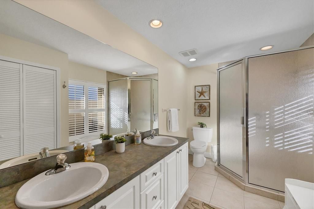 Activo con contrato: $649,900 (3 camas, 2 baños, 1741 Pies cuadrados)