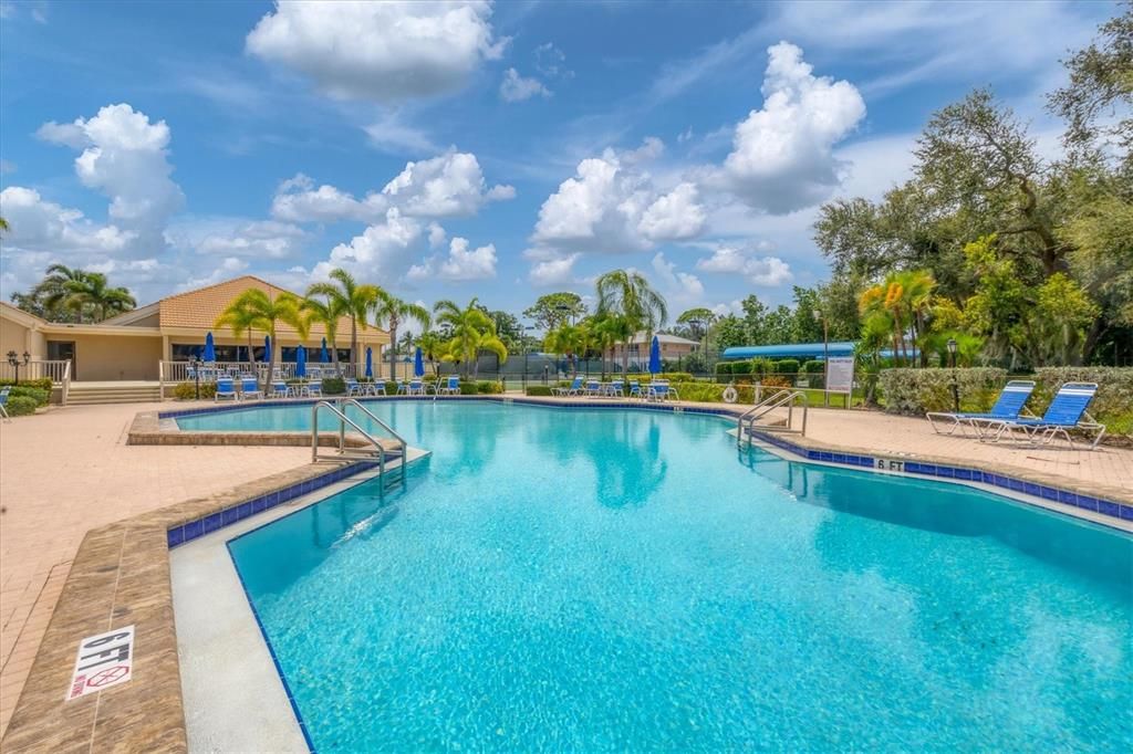 Activo con contrato: $649,900 (3 camas, 2 baños, 1741 Pies cuadrados)