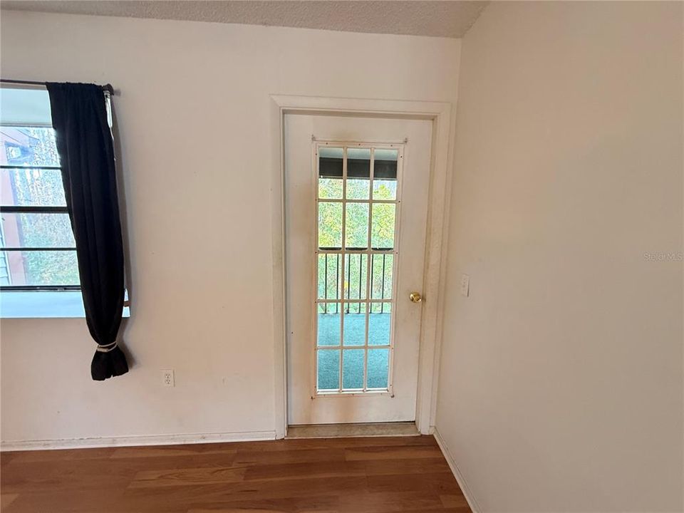 На продажу: $117,000 (2 спален, 1 ванн, 1008 Квадратных фут)