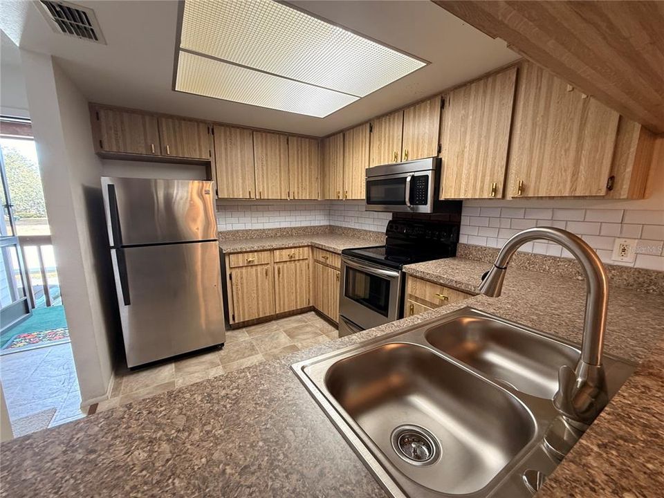 На продажу: $117,000 (2 спален, 1 ванн, 1008 Квадратных фут)