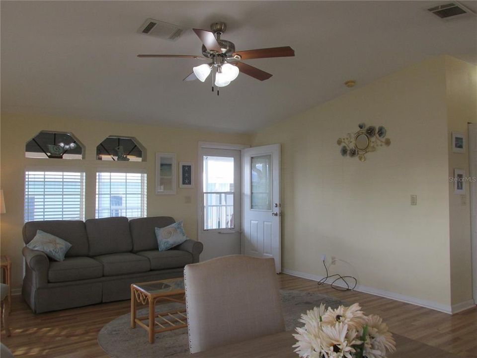 En Venta: $187,000 (2 camas, 2 baños, 1008 Pies cuadrados)