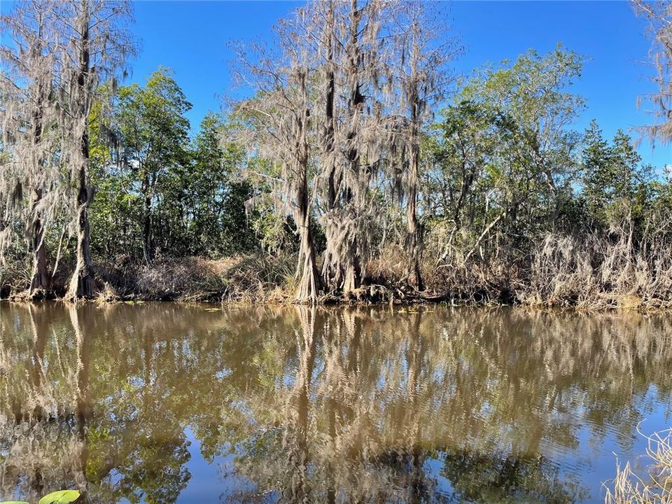 For Sale: $1,500,000 (28.49 acres)