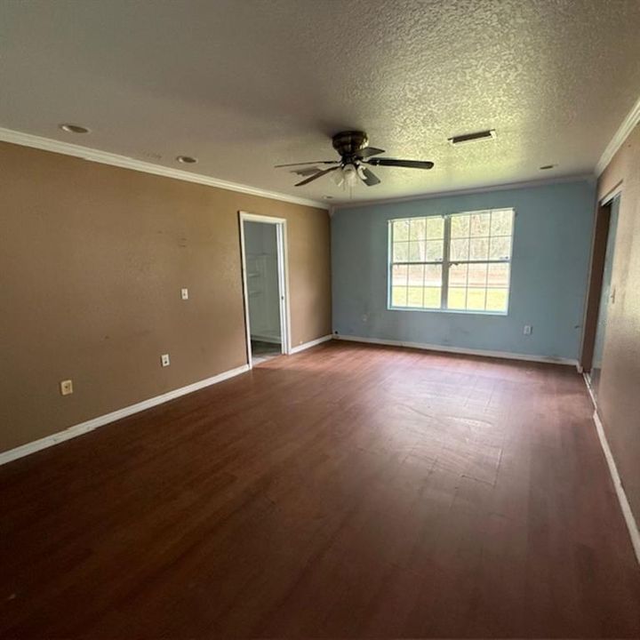 Activo con contrato: $124,000 (3 camas, 2 baños, 1758 Pies cuadrados)