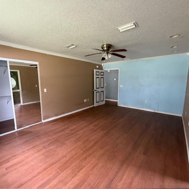Activo con contrato: $124,000 (3 camas, 2 baños, 1758 Pies cuadrados)