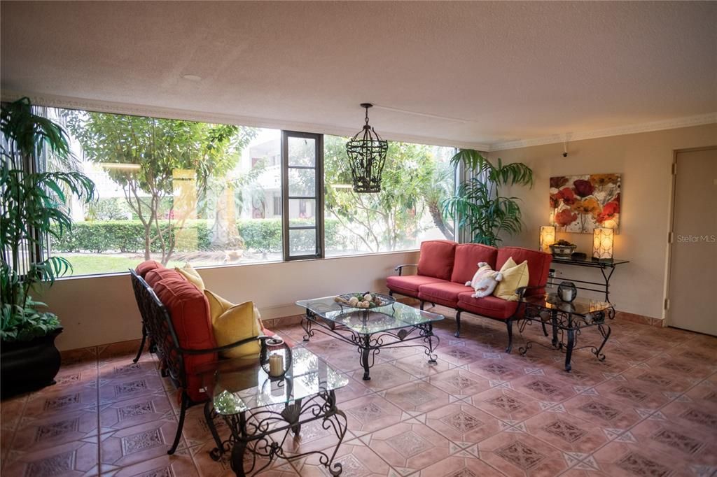 Activo con contrato: $155,000 (2 camas, 2 baños, 1545 Pies cuadrados)