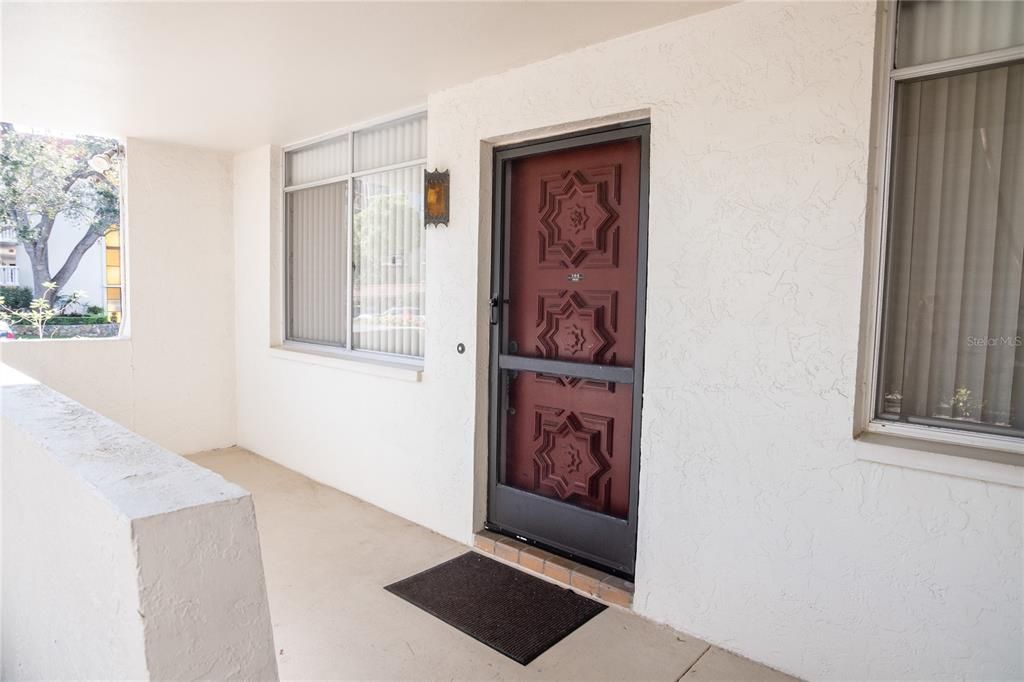 Activo con contrato: $155,000 (2 camas, 2 baños, 1545 Pies cuadrados)