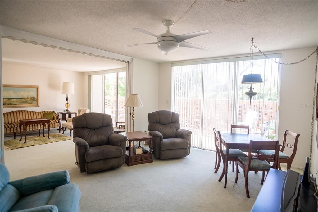 Activo con contrato: $155,000 (2 camas, 2 baños, 1545 Pies cuadrados)