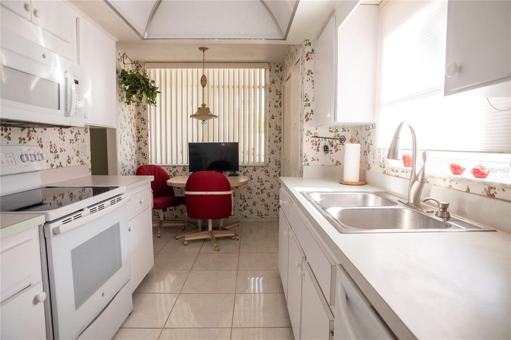 Activo con contrato: $155,000 (2 camas, 2 baños, 1545 Pies cuadrados)