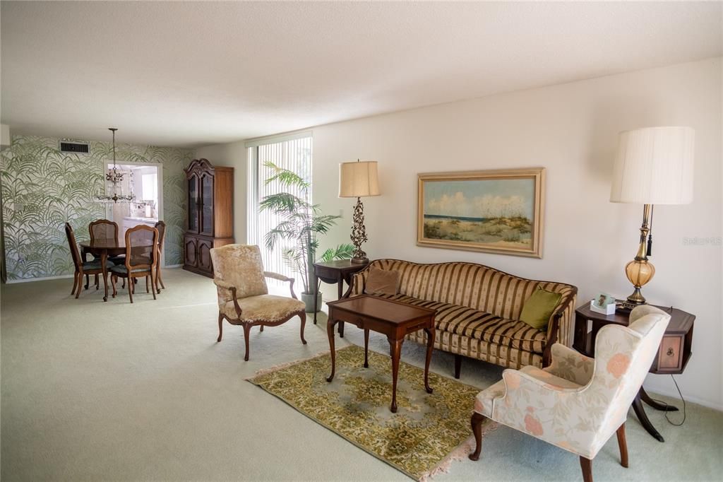 Activo con contrato: $155,000 (2 camas, 2 baños, 1545 Pies cuadrados)