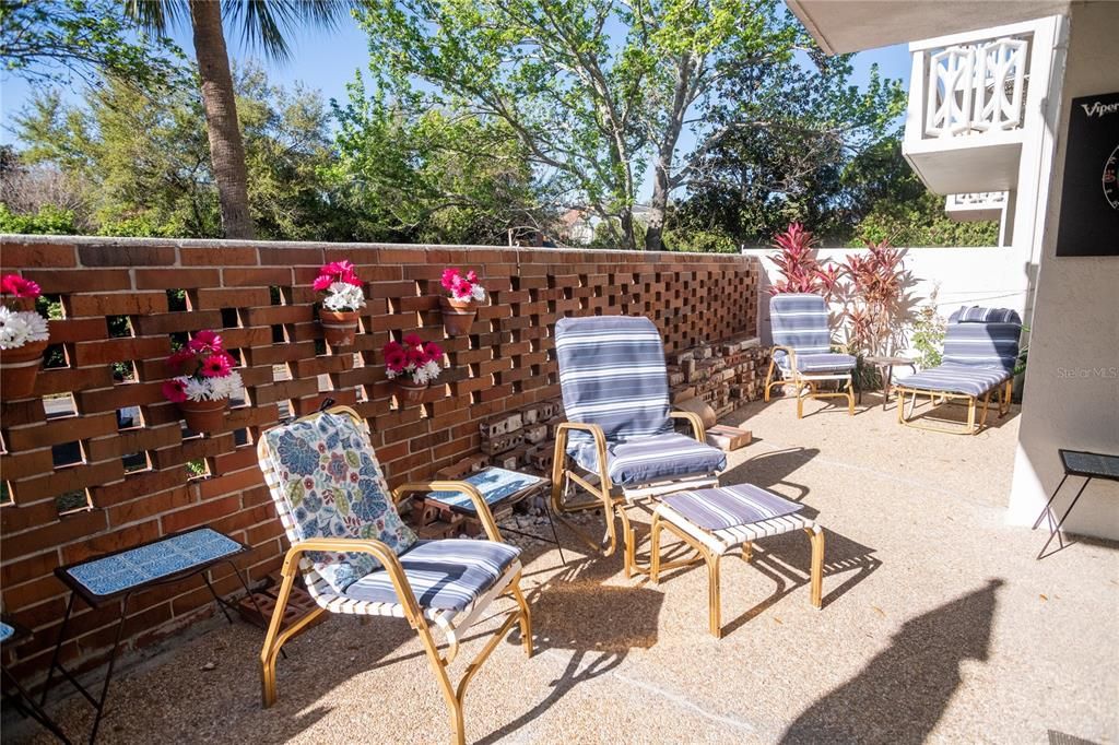 Activo con contrato: $155,000 (2 camas, 2 baños, 1545 Pies cuadrados)