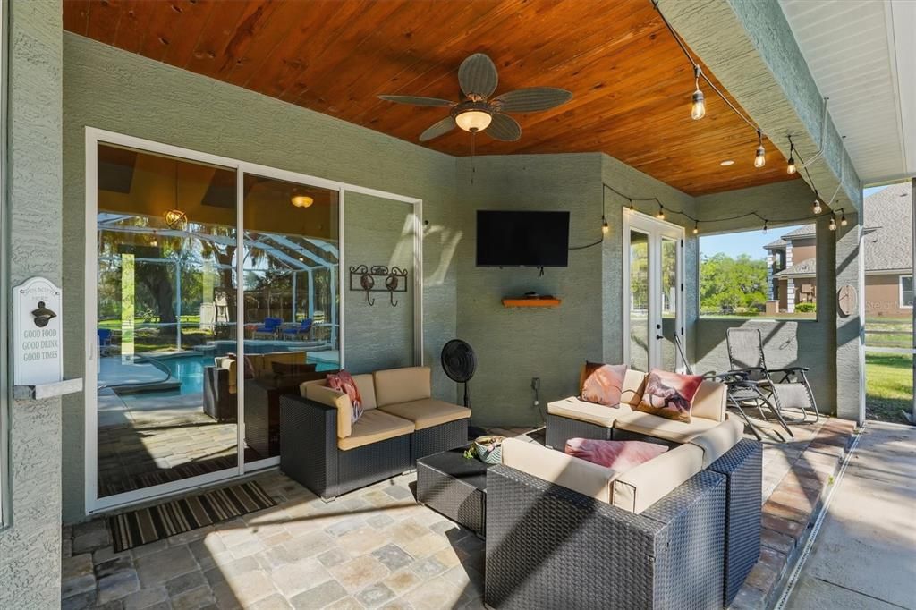 For Sale: $950,000 (3 beds, 2 baths, 2060 Square Feet)