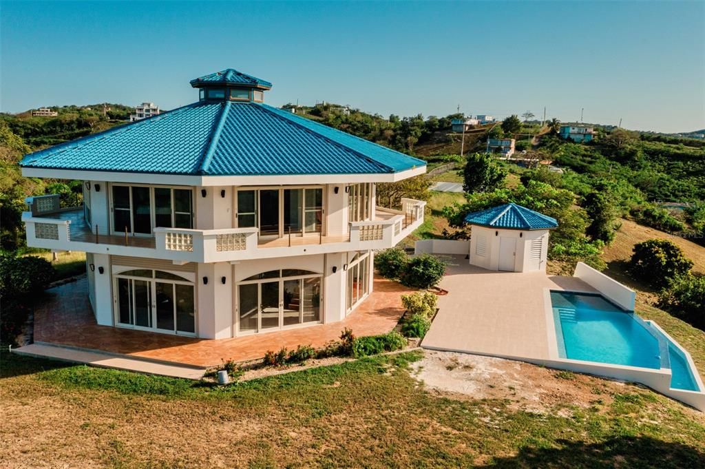 En Venta: $2,228,000 (4 camas, 3 baños, 3700 Pies cuadrados)