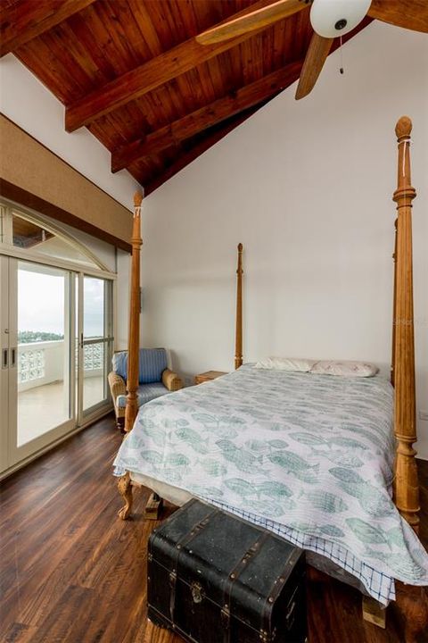 En Venta: $2,228,000 (4 camas, 3 baños, 3700 Pies cuadrados)