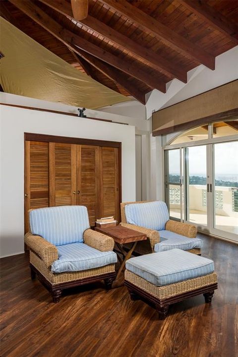 En Venta: $2,228,000 (4 camas, 3 baños, 3700 Pies cuadrados)