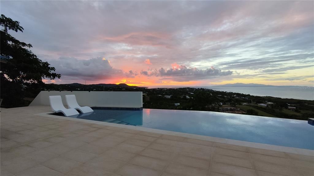 En Venta: $2,228,000 (4 camas, 3 baños, 3700 Pies cuadrados)