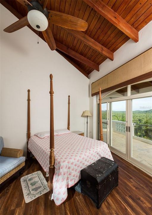 En Venta: $2,228,000 (4 camas, 3 baños, 3700 Pies cuadrados)