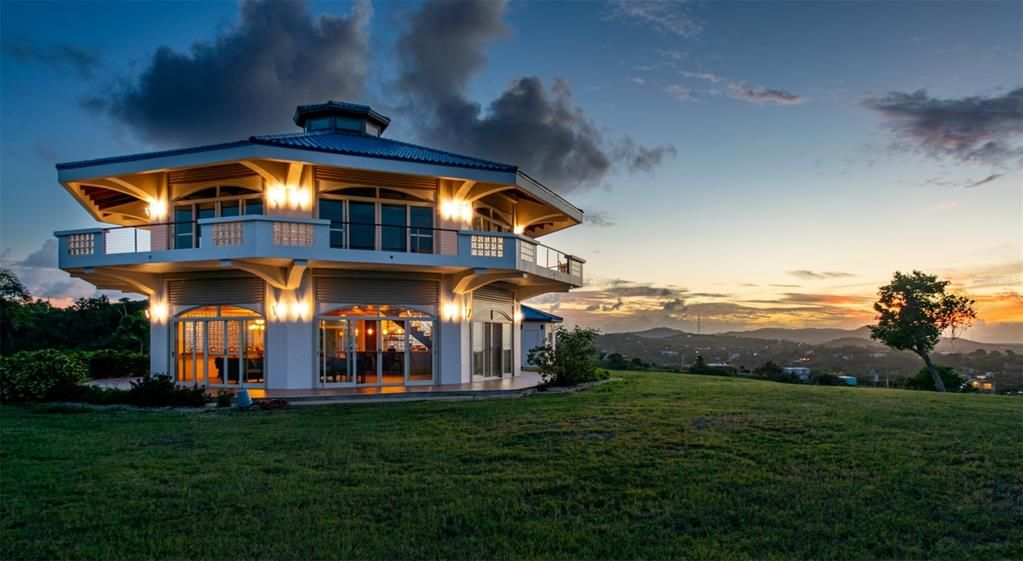 En Venta: $2,228,000 (4 camas, 3 baños, 3700 Pies cuadrados)