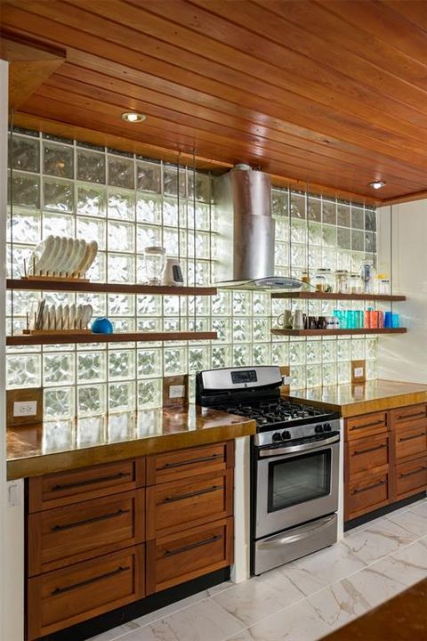 En Venta: $2,228,000 (4 camas, 3 baños, 3700 Pies cuadrados)