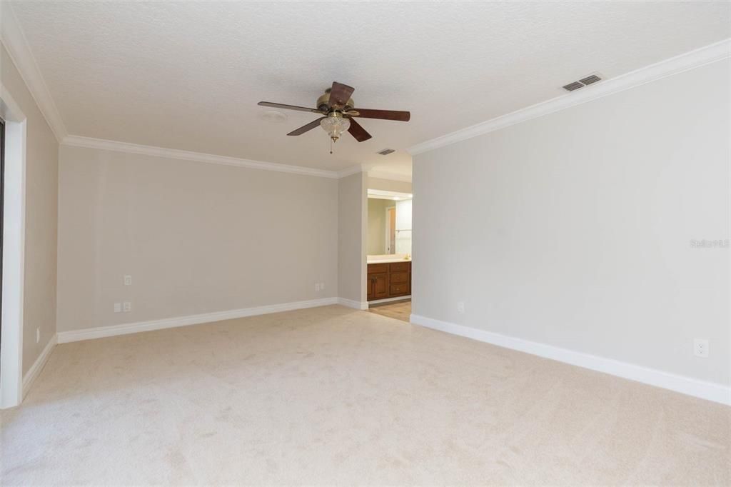 Active With Contract: $2,400 (3 beds, 3 baths, 2260 Square Feet)