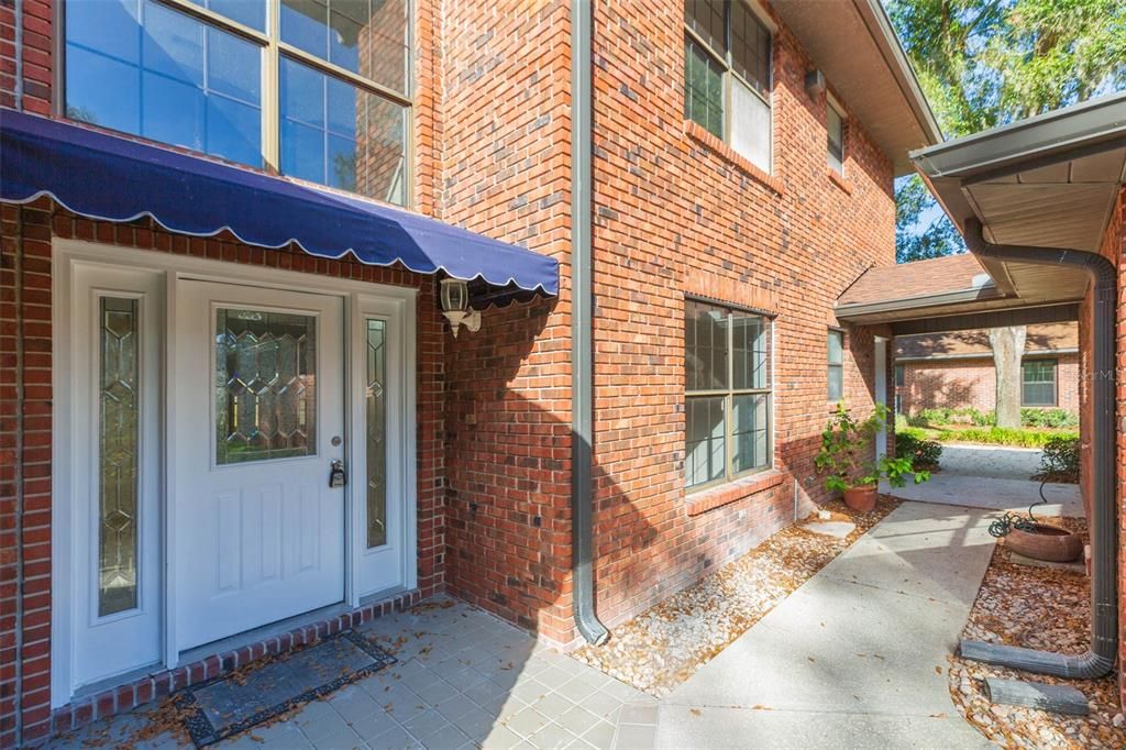 Active With Contract: $2,400 (3 beds, 3 baths, 2260 Square Feet)