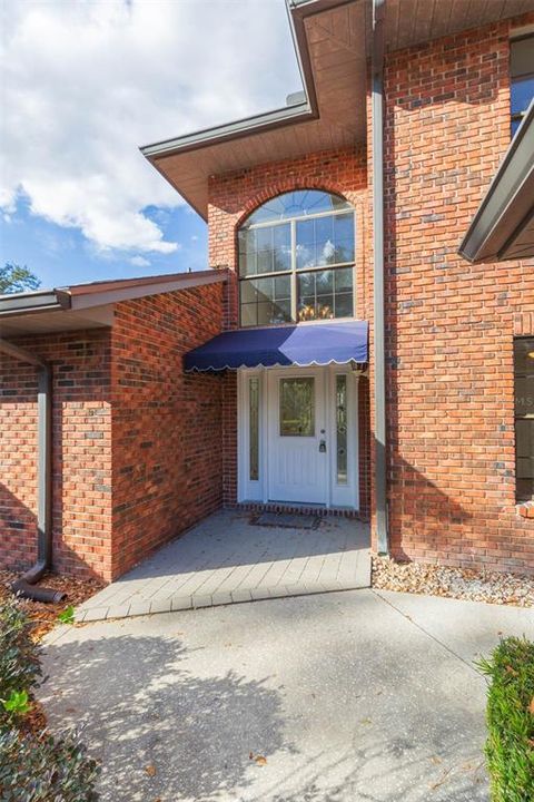 Active With Contract: $2,400 (3 beds, 3 baths, 2260 Square Feet)