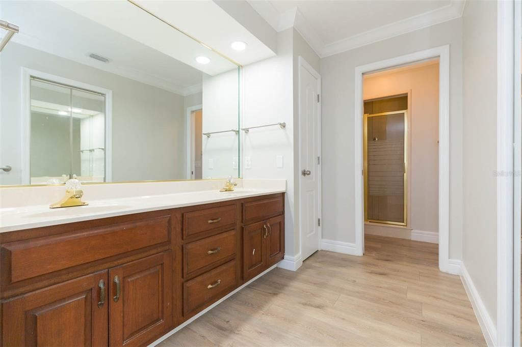 Active With Contract: $2,400 (3 beds, 3 baths, 2260 Square Feet)