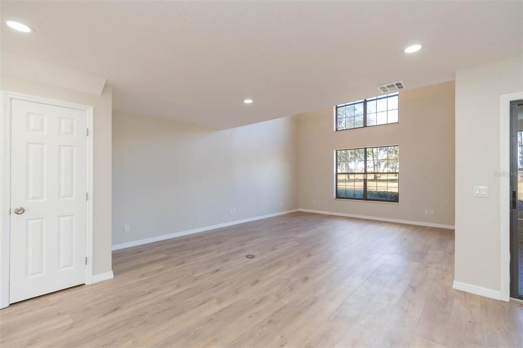 Active With Contract: $2,400 (3 beds, 3 baths, 2260 Square Feet)