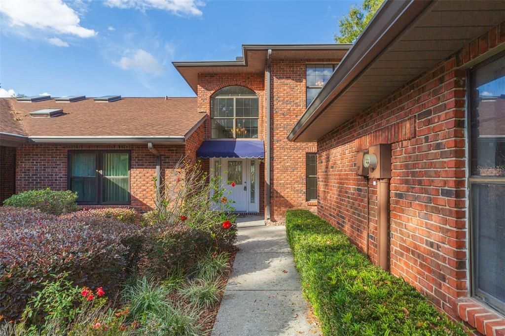 Active With Contract: $2,400 (3 beds, 3 baths, 2260 Square Feet)