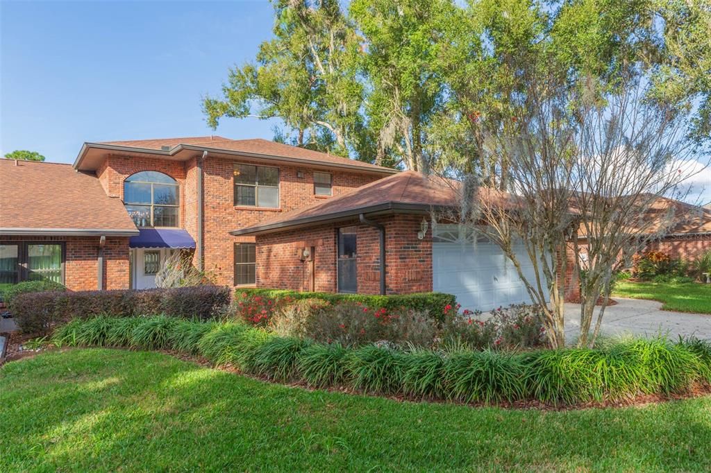 Active With Contract: $2,400 (3 beds, 3 baths, 2260 Square Feet)