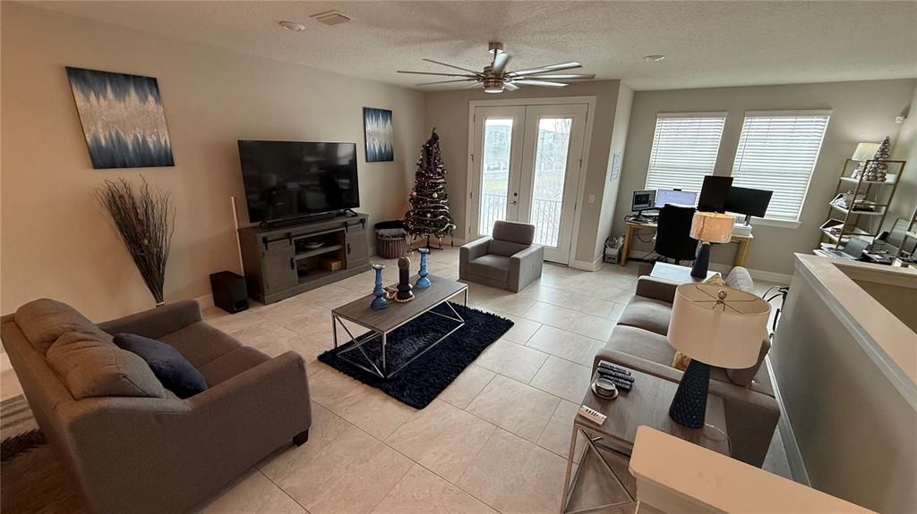 En Venta: $524,999 (4 camas, 3 baños, 2114 Pies cuadrados)