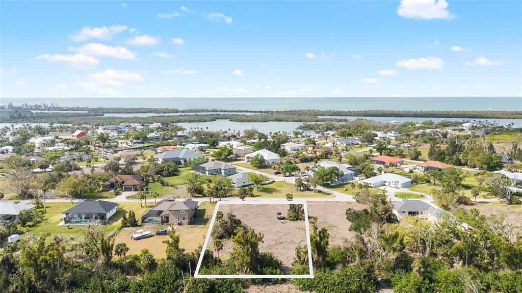 На продажу: $114,900 (0.66 acres)