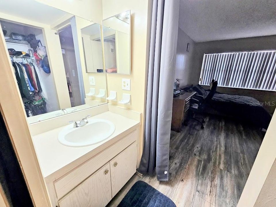 Activo con contrato: $157,000 (2 camas, 2 baños, 1060 Pies cuadrados)