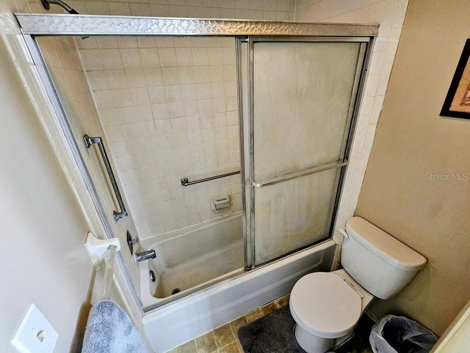 Activo con contrato: $157,000 (2 camas, 2 baños, 1060 Pies cuadrados)