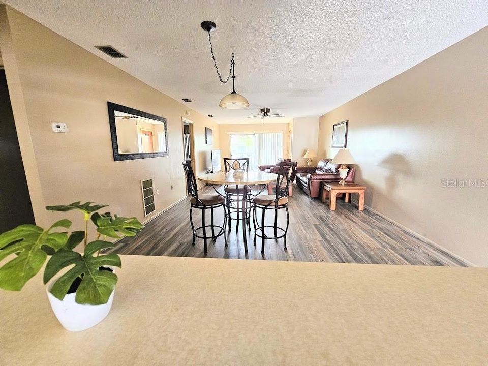 Activo con contrato: $157,000 (2 camas, 2 baños, 1060 Pies cuadrados)
