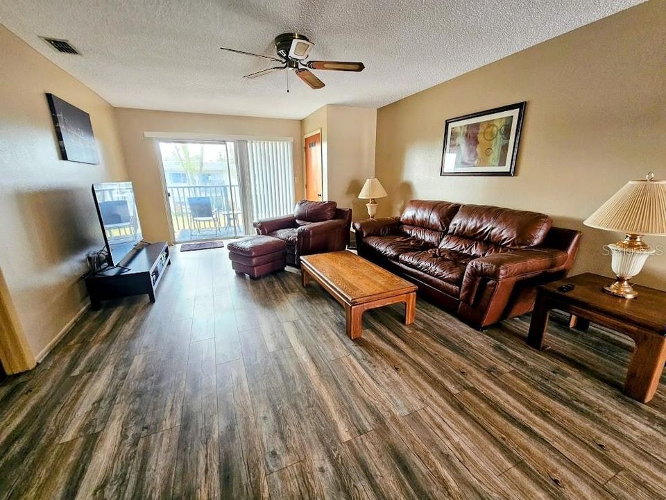 Activo con contrato: $157,000 (2 camas, 2 baños, 1060 Pies cuadrados)