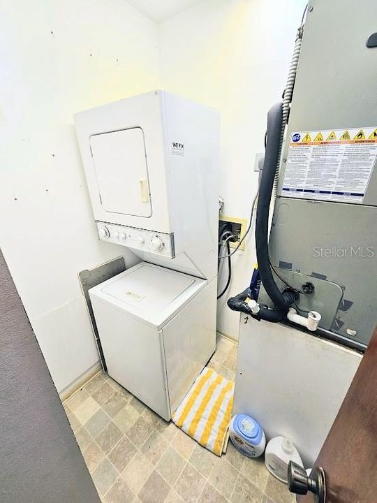 Activo con contrato: $157,000 (2 camas, 2 baños, 1060 Pies cuadrados)