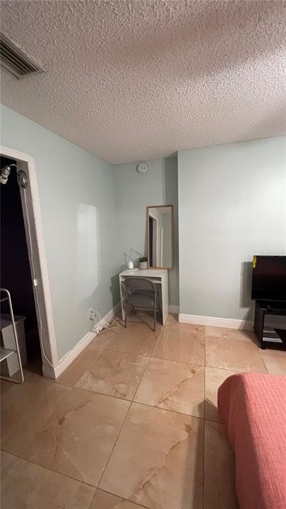 В аренду: $850 (1 спален, 1 ванн, 94 Квадратных фут)