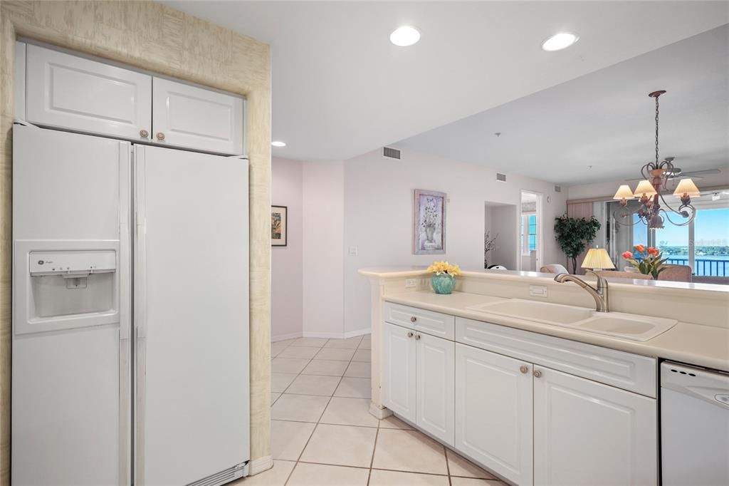 For Sale: $550,000 (2 beds, 2 baths, 1932 Square Feet)