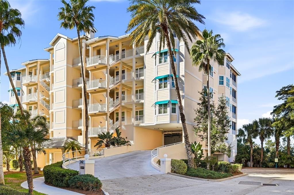 For Sale: $550,000 (2 beds, 2 baths, 1932 Square Feet)