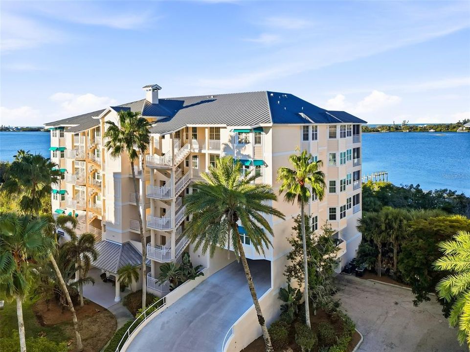 For Sale: $550,000 (2 beds, 2 baths, 1932 Square Feet)