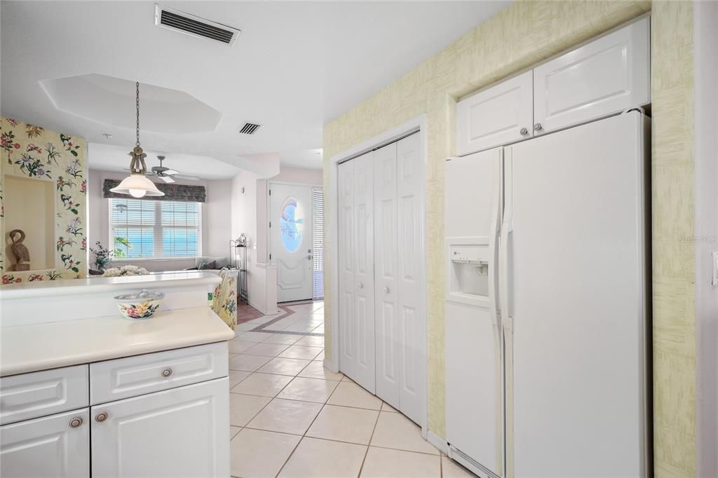 For Sale: $550,000 (2 beds, 2 baths, 1932 Square Feet)