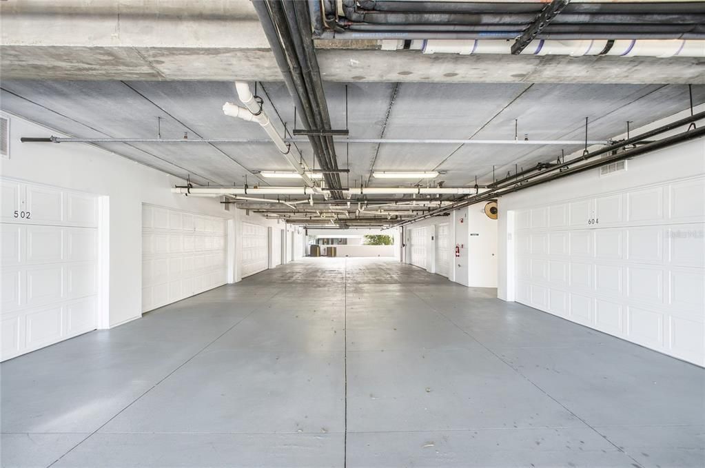 For Sale: $550,000 (2 beds, 2 baths, 1932 Square Feet)