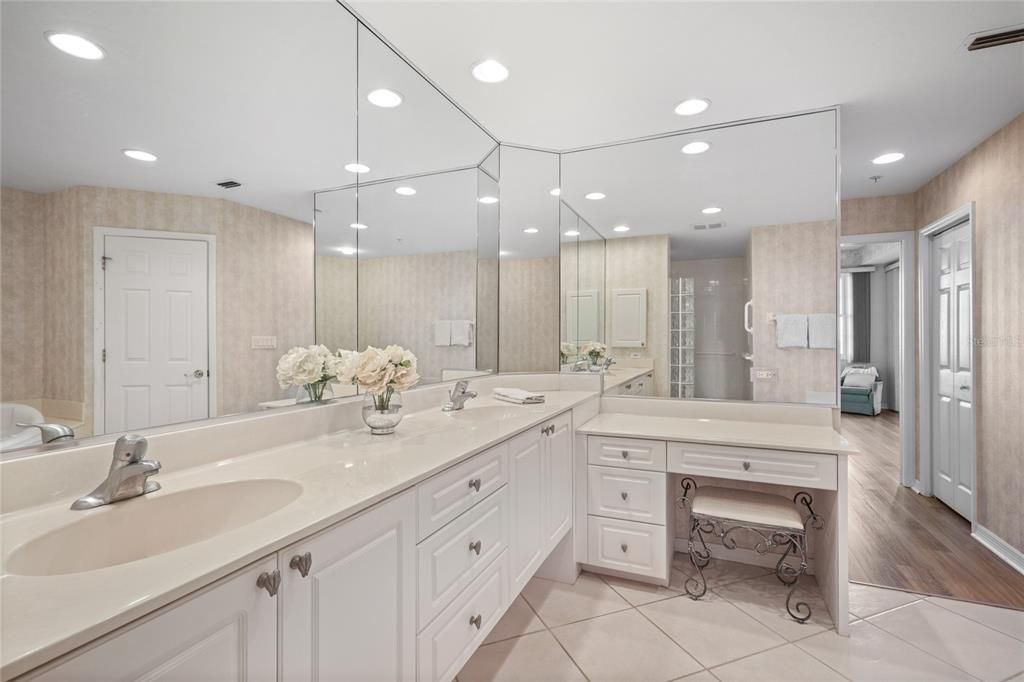 For Sale: $550,000 (2 beds, 2 baths, 1932 Square Feet)