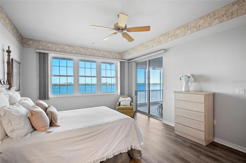 For Sale: $550,000 (2 beds, 2 baths, 1932 Square Feet)