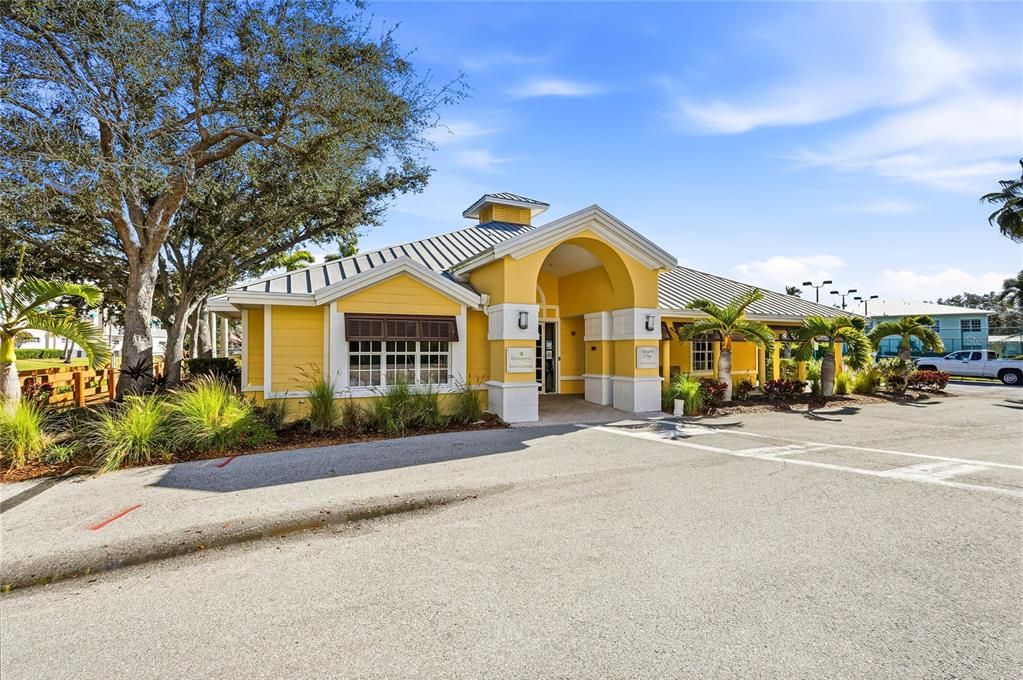 For Sale: $550,000 (2 beds, 2 baths, 1932 Square Feet)