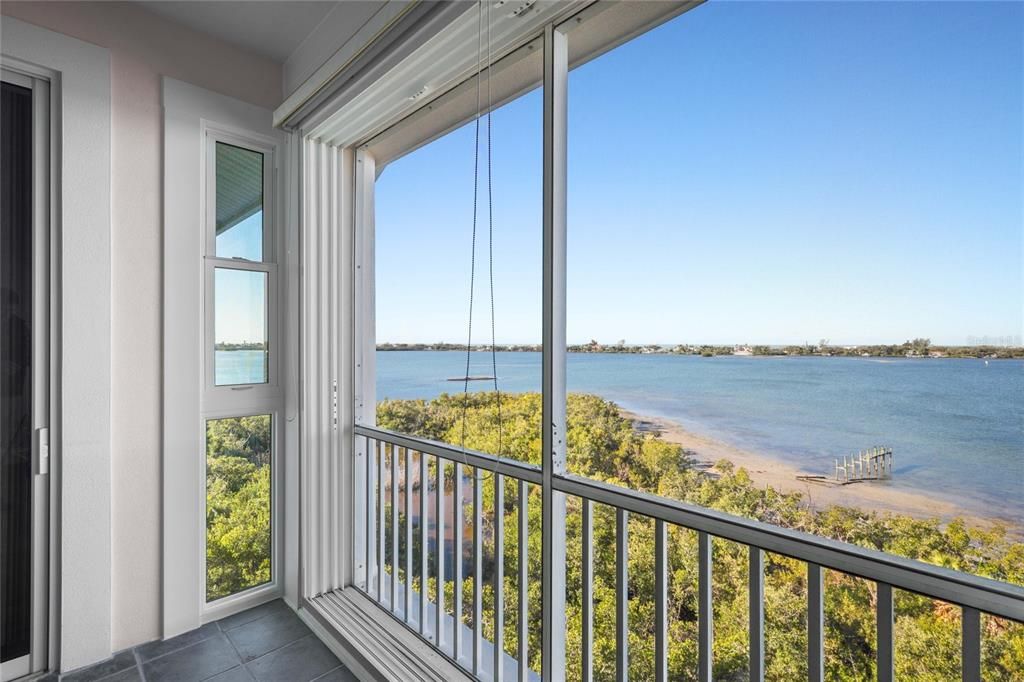 For Sale: $550,000 (2 beds, 2 baths, 1932 Square Feet)