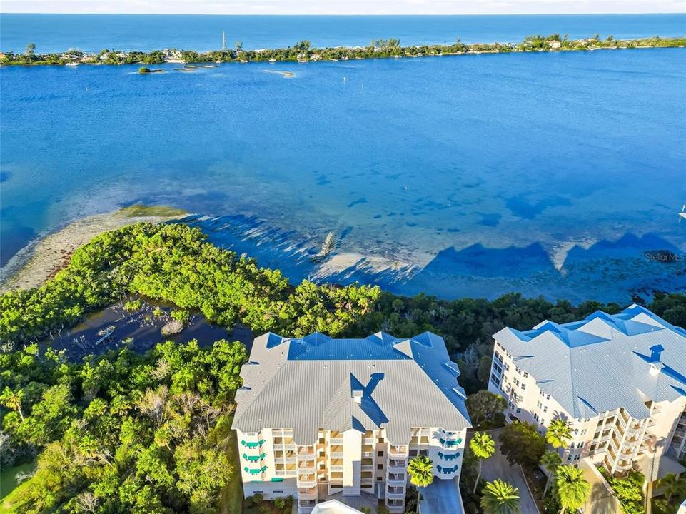 For Sale: $550,000 (2 beds, 2 baths, 1932 Square Feet)