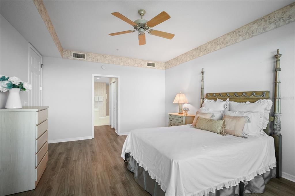 For Sale: $550,000 (2 beds, 2 baths, 1932 Square Feet)