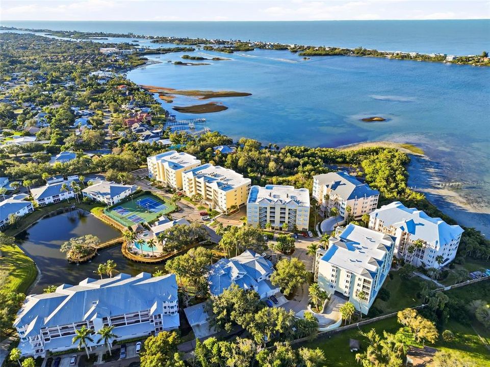 For Sale: $550,000 (2 beds, 2 baths, 1932 Square Feet)